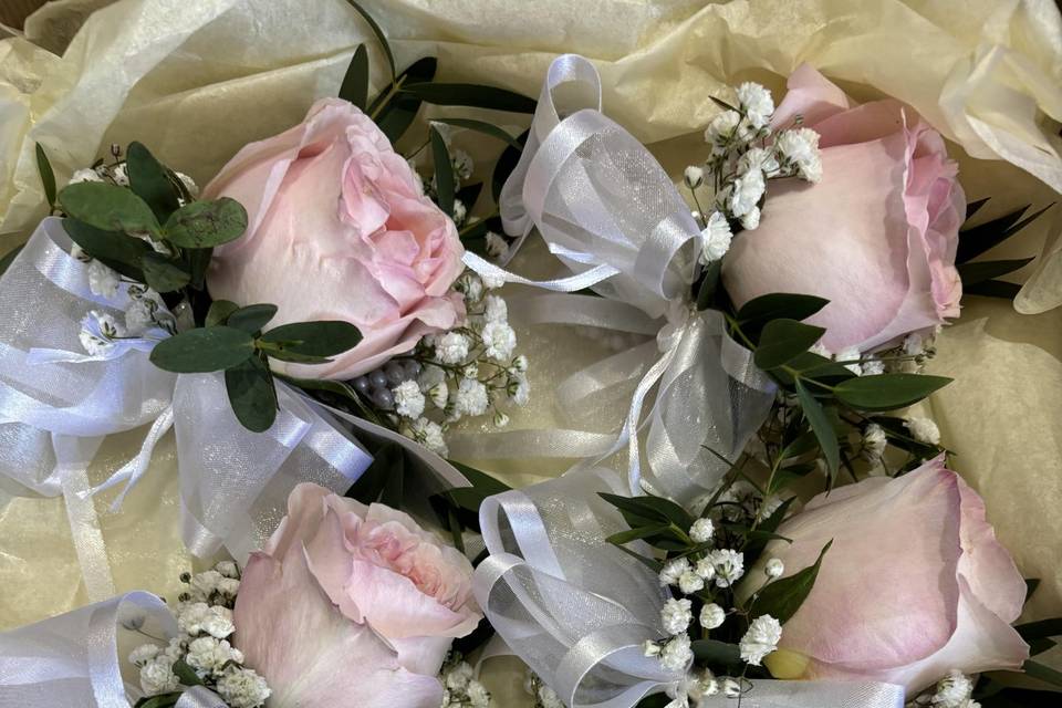 Guest wrist corsages