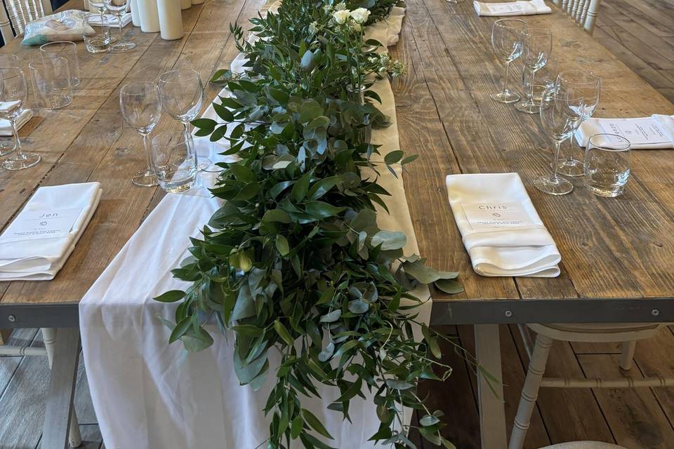 10m garland with flower vases