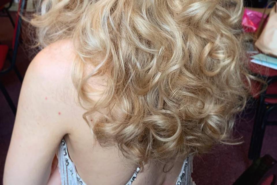 Curly hair with detail