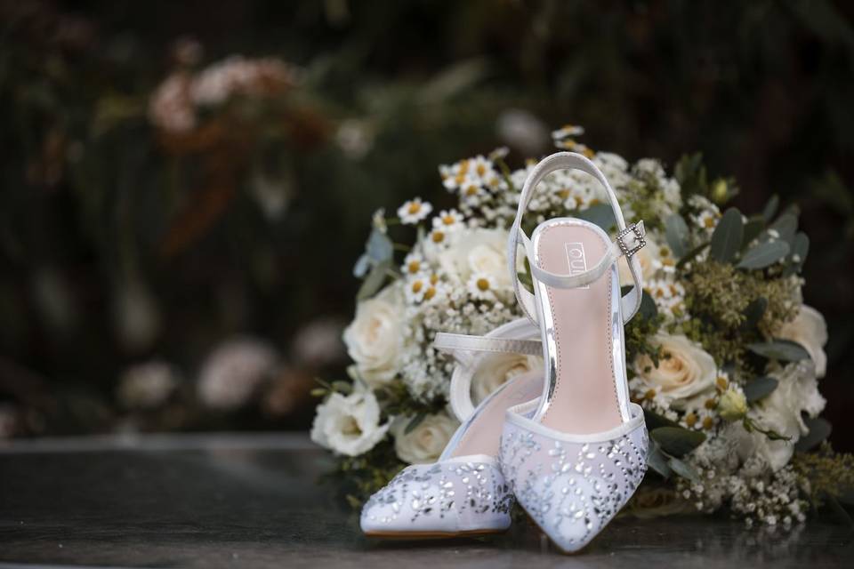 Wedding shoes & bouquet
