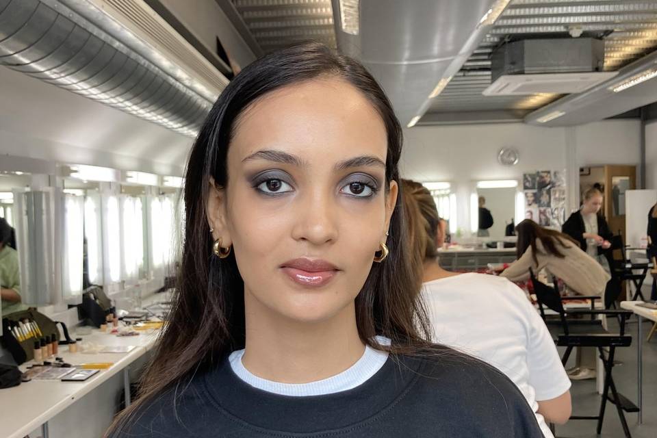 Smokey eye, glowy Makeup