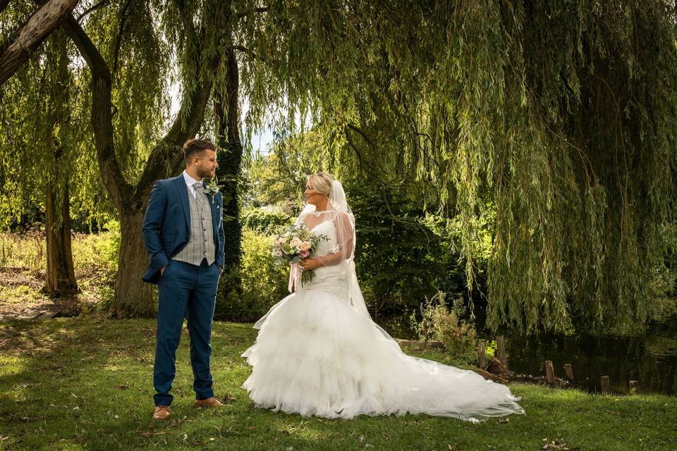 Wedding photos by the pond