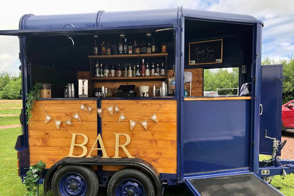 Horse box bar