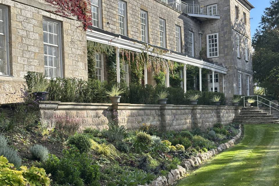 Front Lawn Gardens