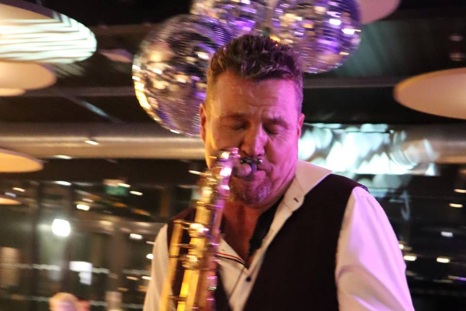 SAXANDSPIN