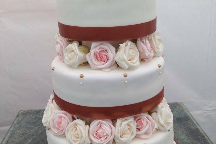 Roses wedding cake