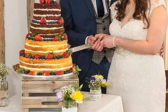 Cake cutting Maiden Barn