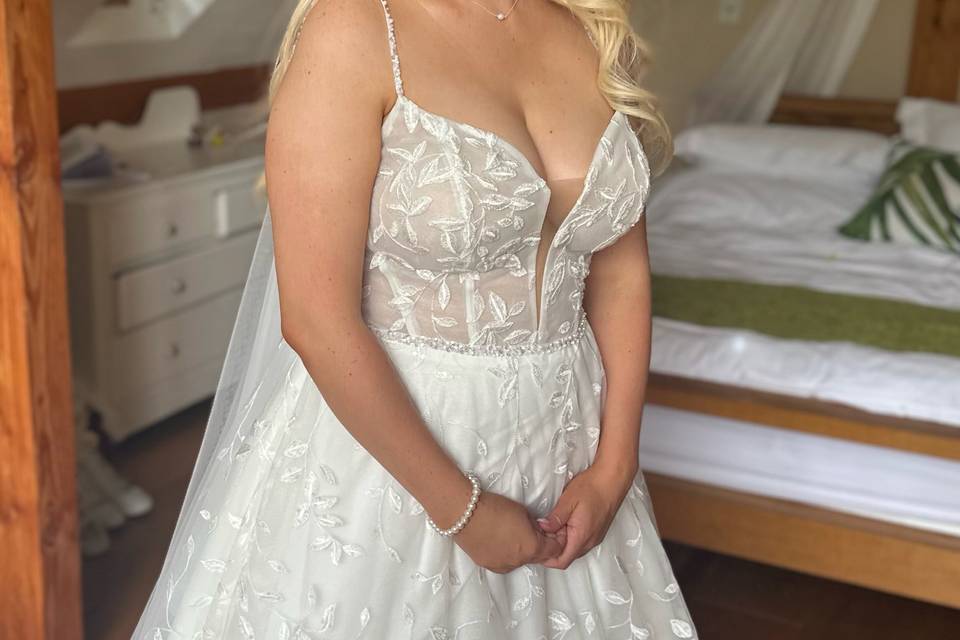 Bride Hannah