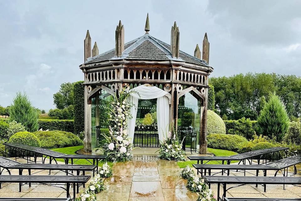 Stunning aisle and altar florals