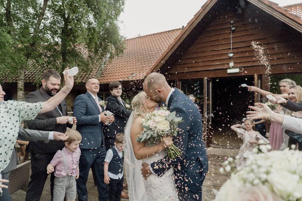Just married - iconic confetti shot