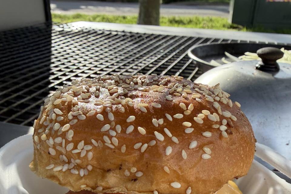 6oz hand pressed burger