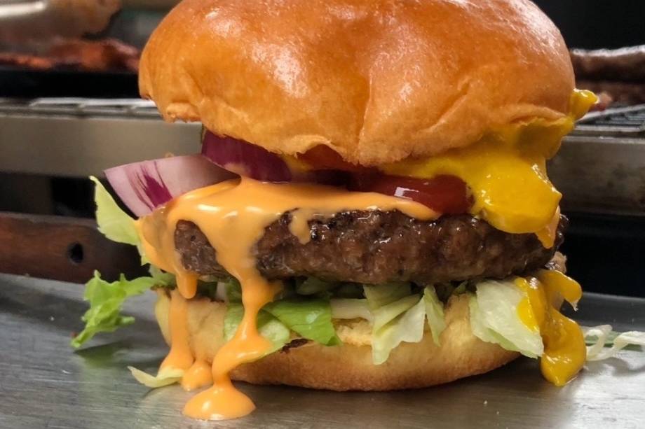 6oz hand pressed burger