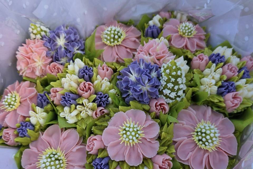 Classic Bouquet (12 Cupcakes)