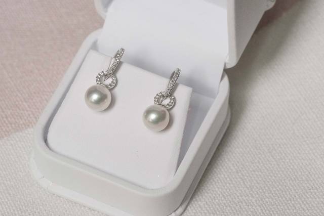Pearls & diamonds