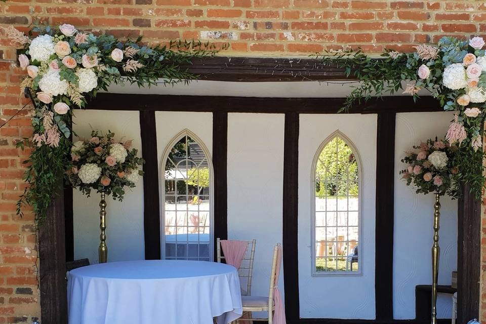 Hydrangea and rose decoration