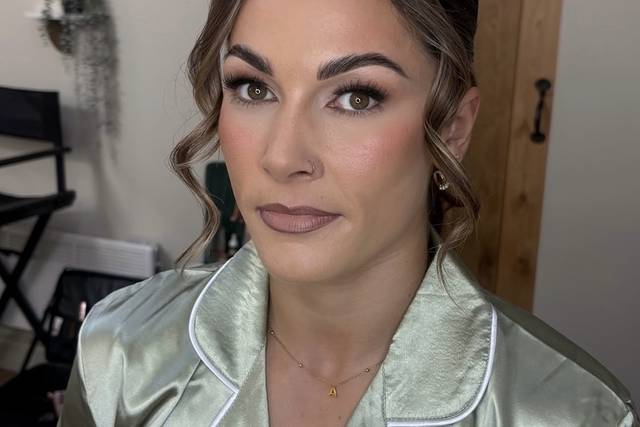 Soft glam bridesmaid makeup