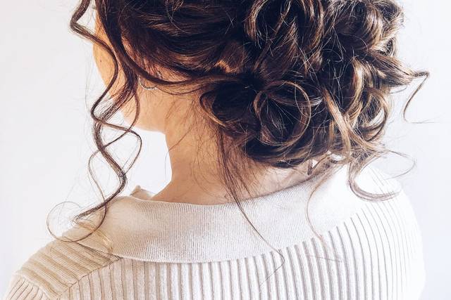Messy bun with loose pieces