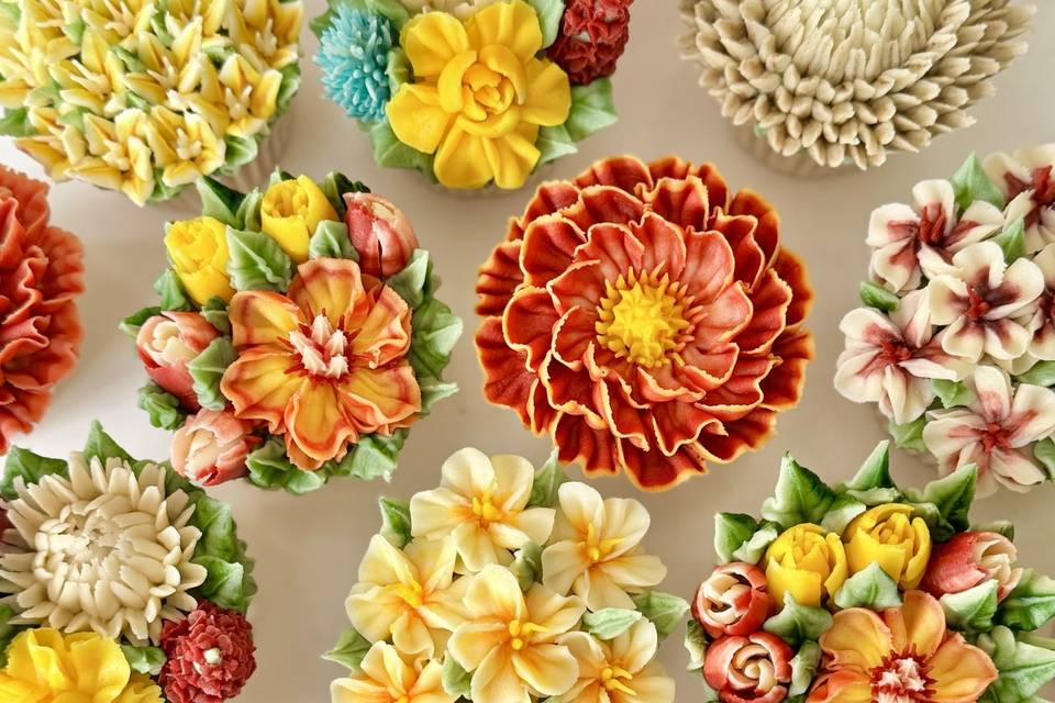 Detailed floral cupcakes