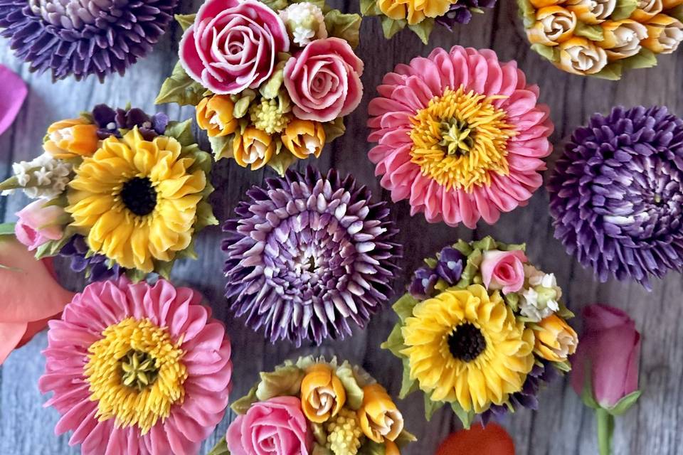 Detailed floral cupcakes