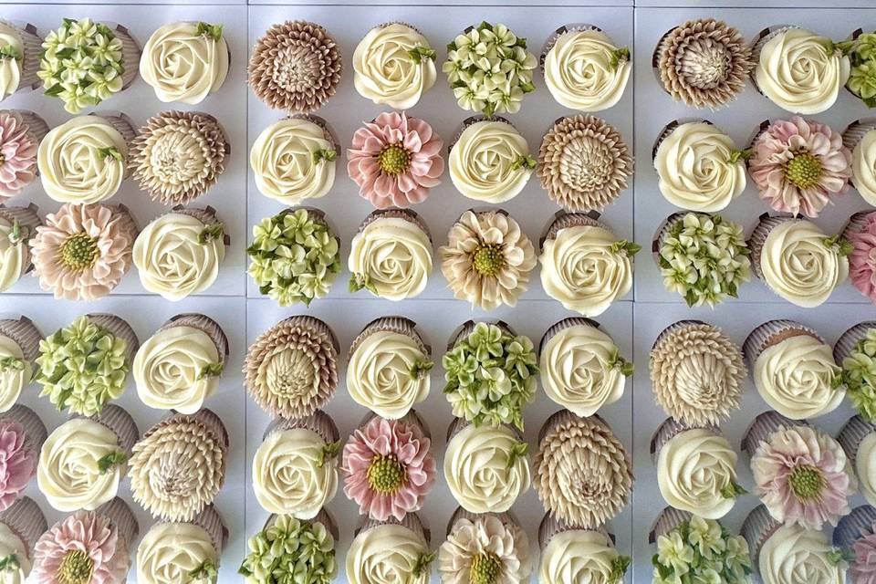 Detailed floral cupcakes