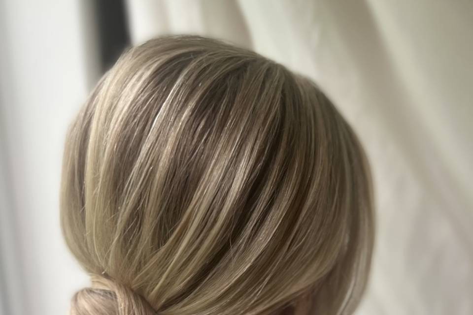 Soft & texture bridal bun