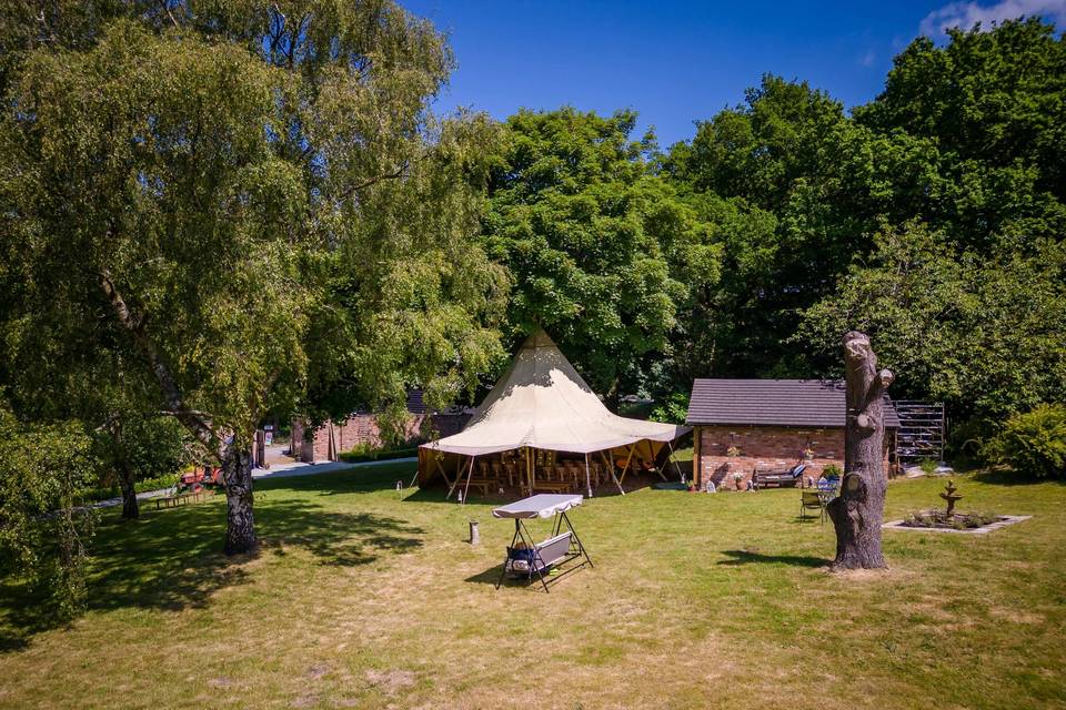 Single Tipi walled garden