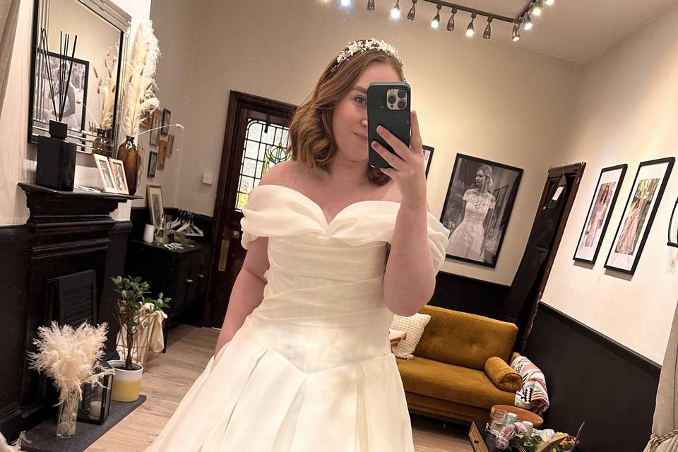 Sophia Tolli, Arianne