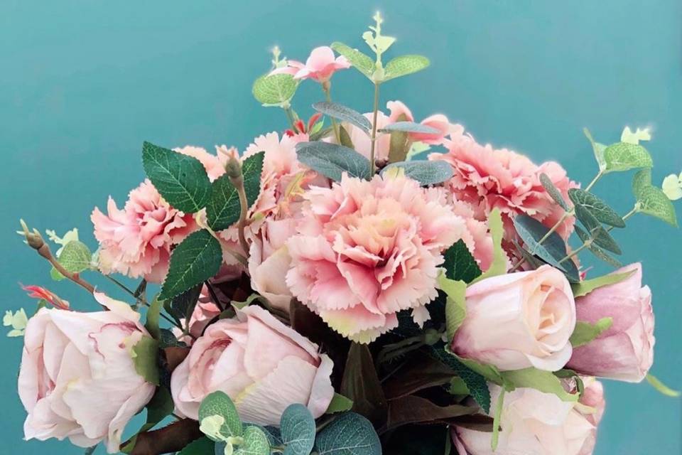 Floral table centrepiece