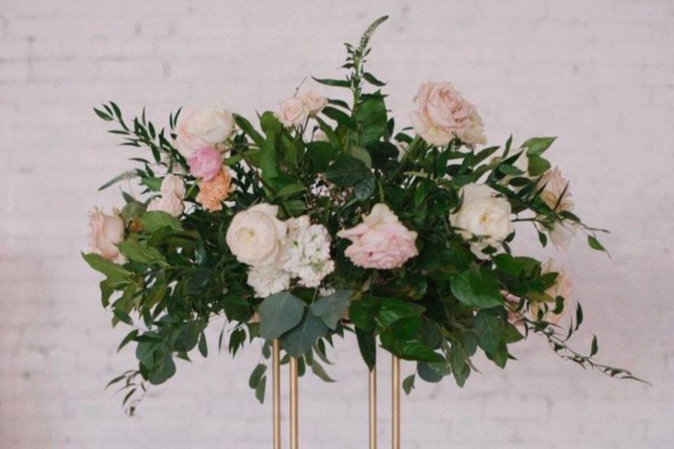 Floral table centrepiece