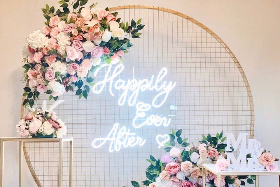 Happily ever after gold mesh
