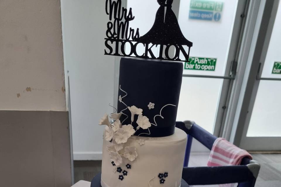 Blue and white wedding cake