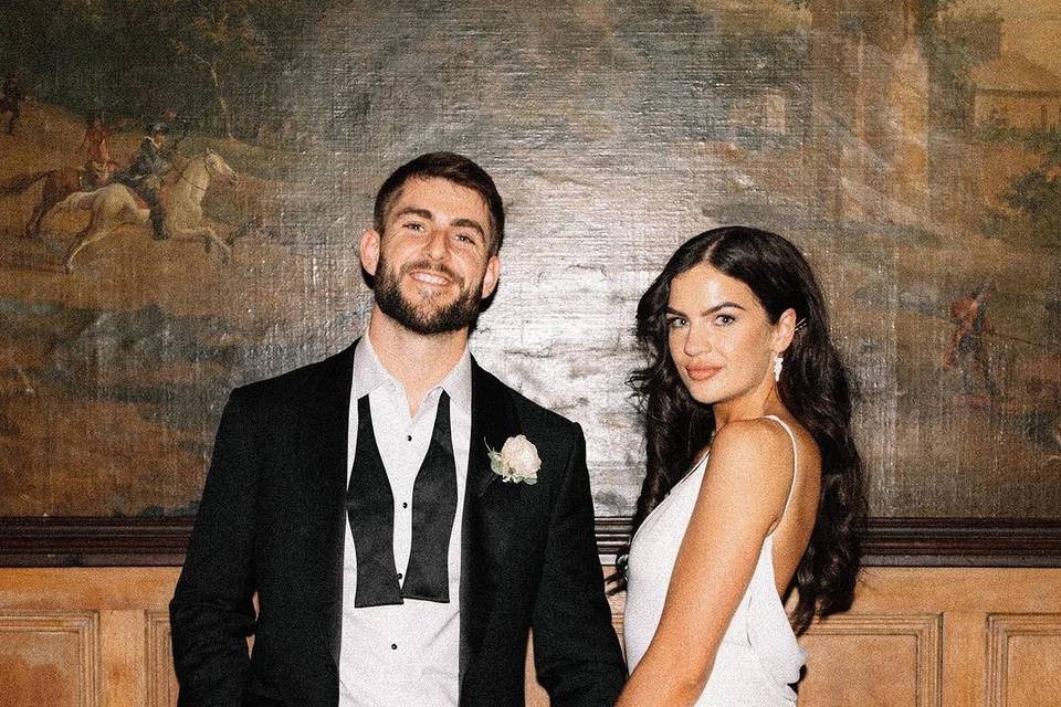 Made-to-measure grooms suit
