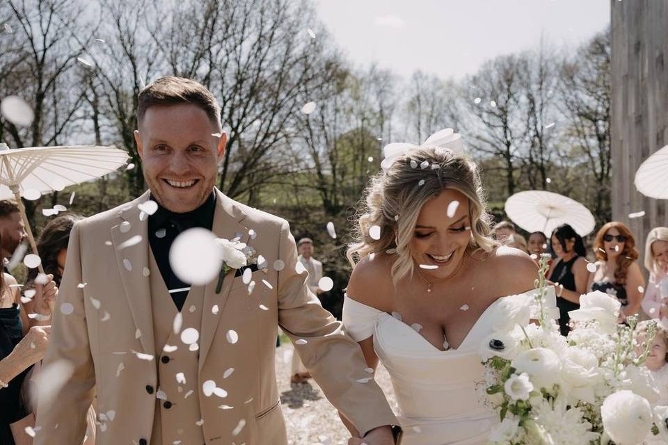 Made-to-measure grooms suit