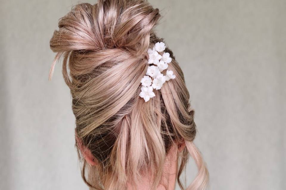 Modern hair up