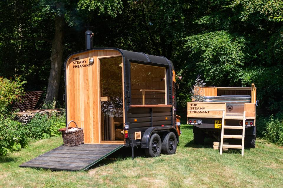 Mobile sauna and trailer setup