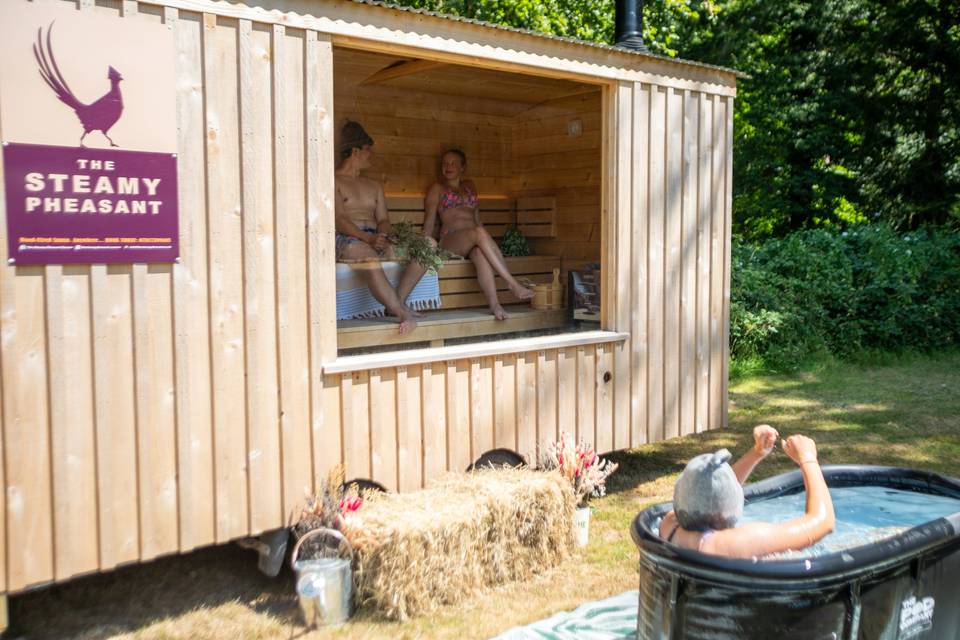Side view of mobile sauna unit