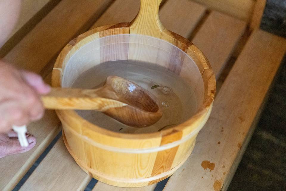 Wooden water bucket and ladle(1)