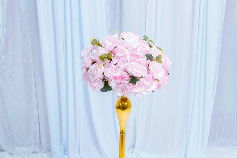 Pink and gold centrepieces