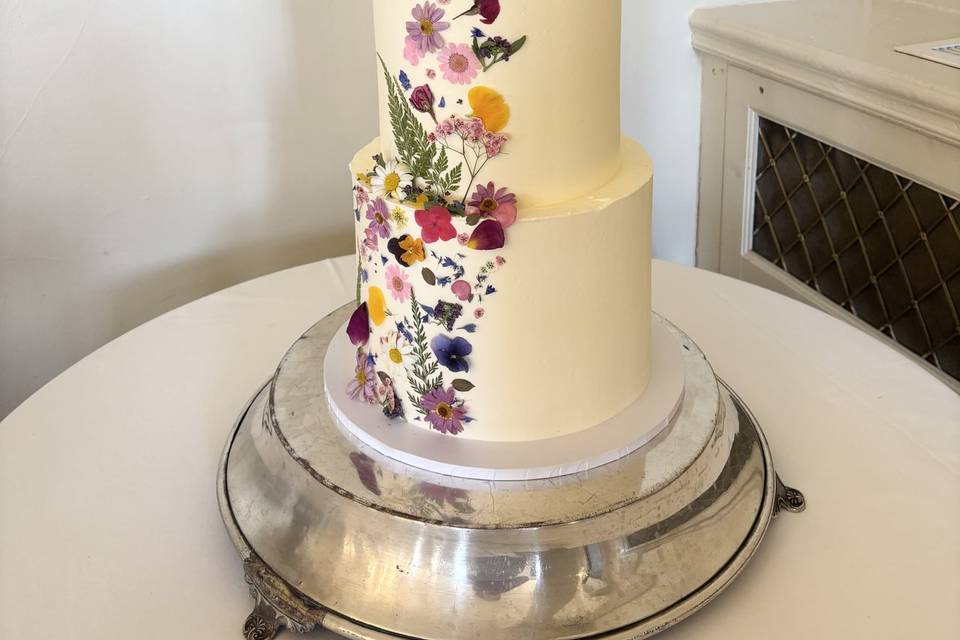 Buttercream pressed flowers