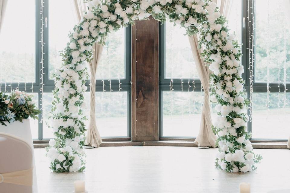 Classic bridal arch