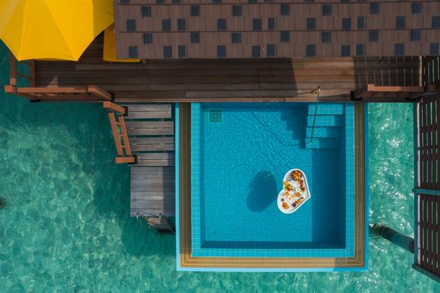 Floating breakfast