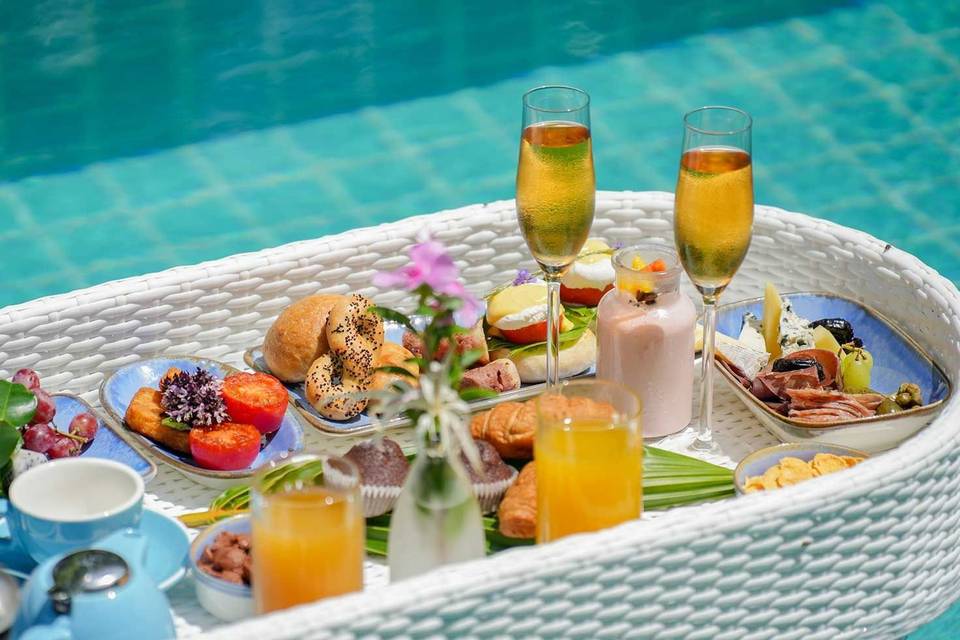 Floating breakfast