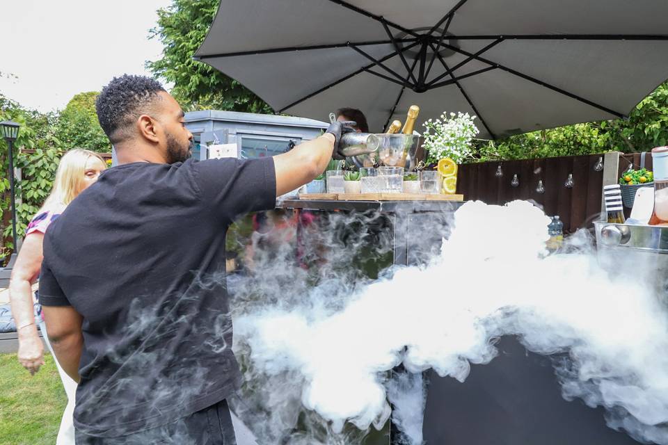 Atmospheric cocktail smoke effect