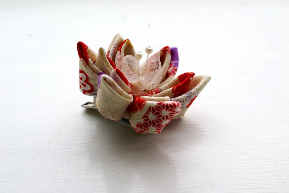 Cream and Red Patterned Cotton Kanzashi