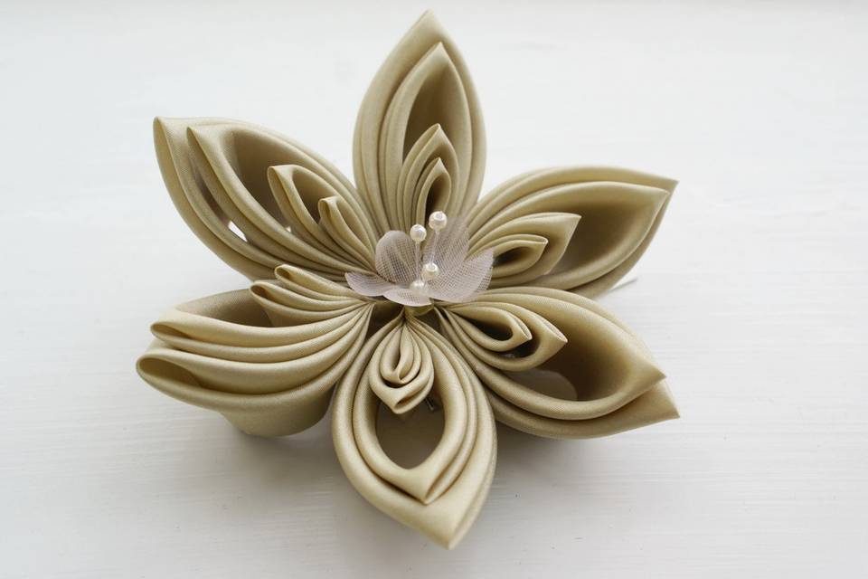 Large Taupe Silk Kanzashi