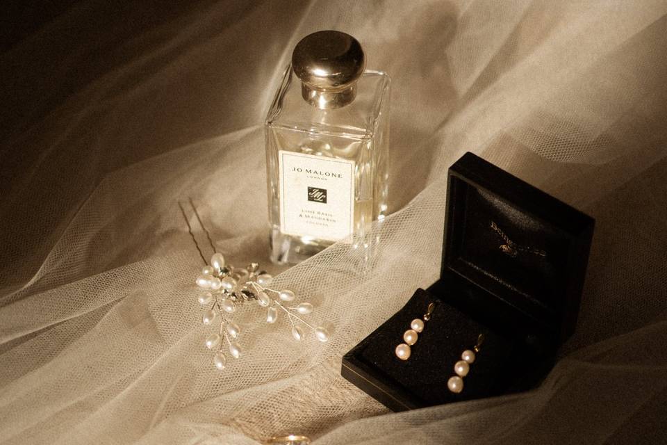 Perfume and jewellery