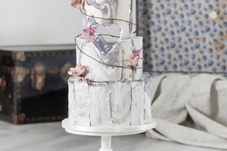 Hollow Heart Wedding Cake