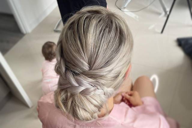 Low bun with pleat