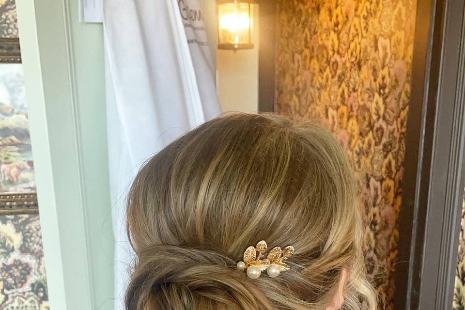 Low hair up