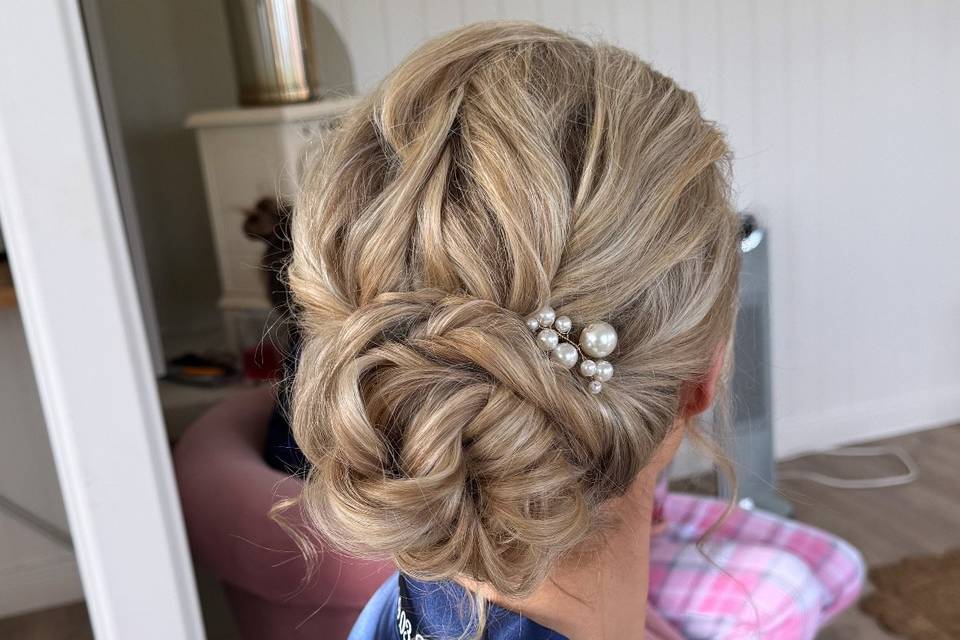 Twisted curls hair up